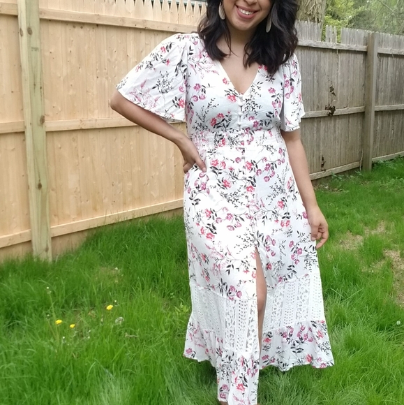 𝘽𝙊𝙂𝙊| TWIRLING IN FLORALS WHITE MAXI DRESS - Picture 10 of 16